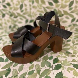 Universal thread Estella chunky sandal heel